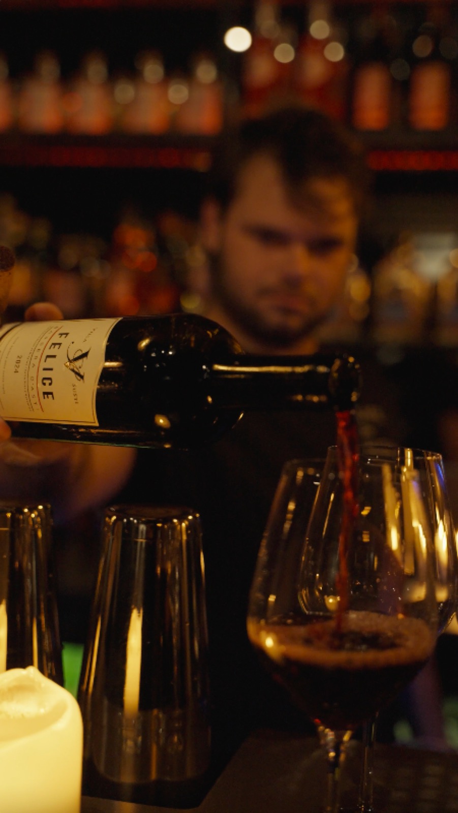 Vin skænkes ved EMBER bar